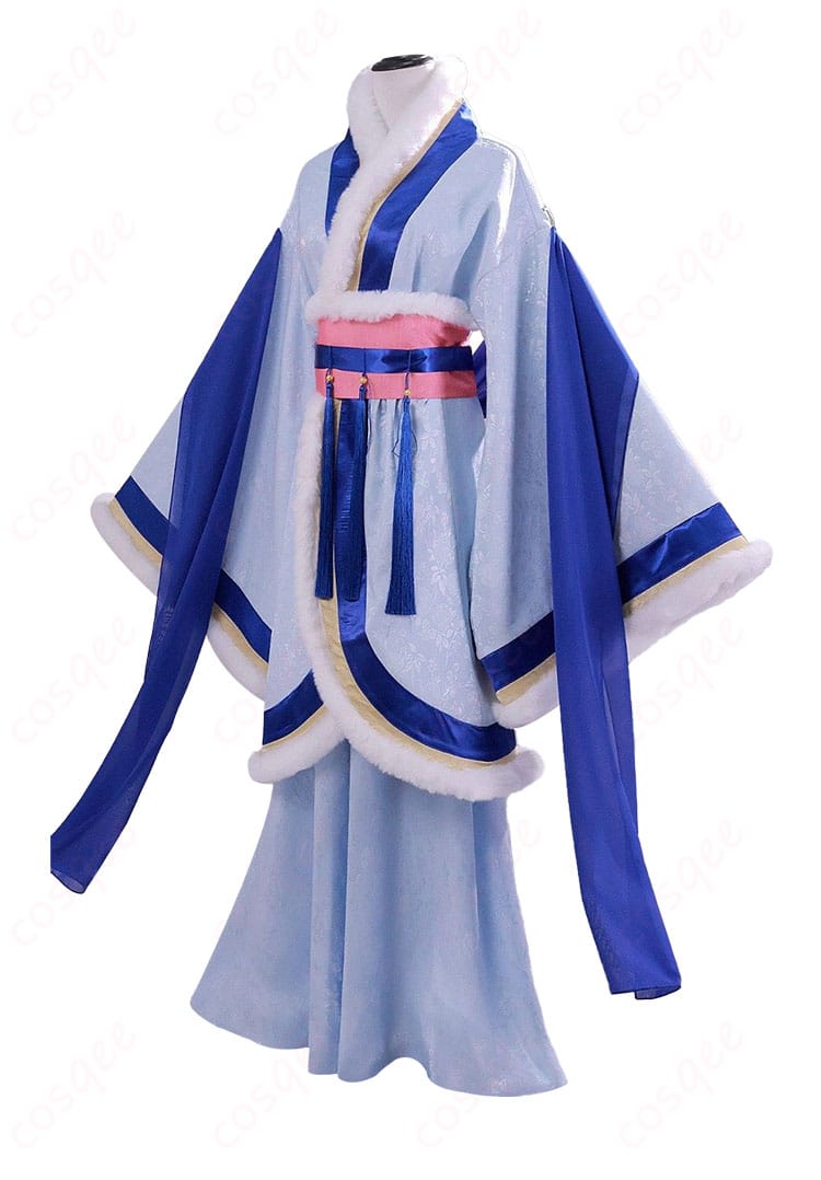 猫猫 冬服コスプレの側面。歩行時の運びや可動域、ショールとスカートの重なりが分かる横からのシルエット。