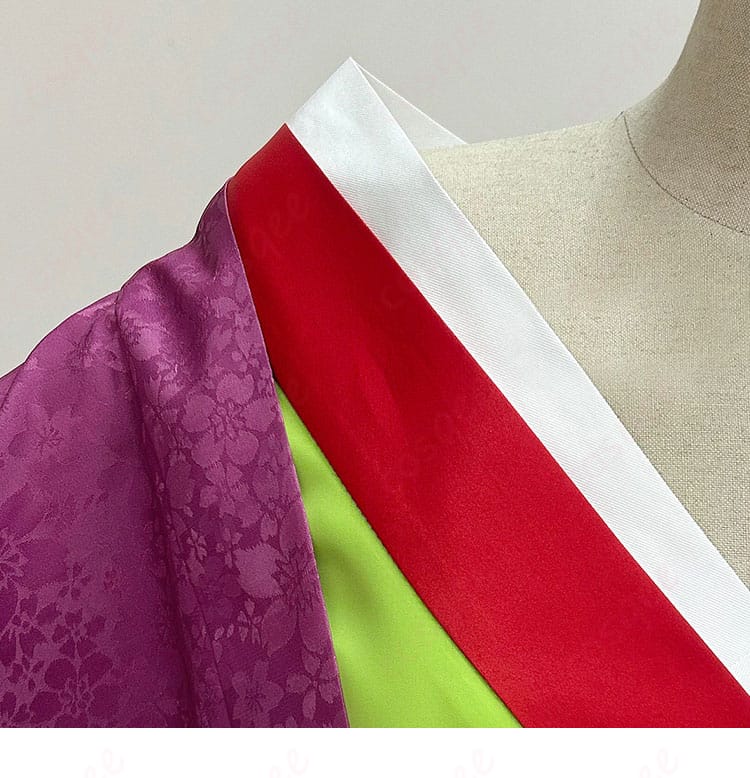 黒執事 藍猫 花魁風コスプレ衣装の衣領デザイン詳細。キャラクターらしさを上品に演出。