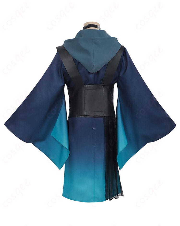 背面のディテール。フードのフォルム、背中の落ち感、裾ラインまで丁寧に再現した後ろ姿。