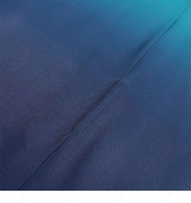 生地感のアップ。薄手で通気性に優れた素材のテクスチャーと発色を確認できる写真。