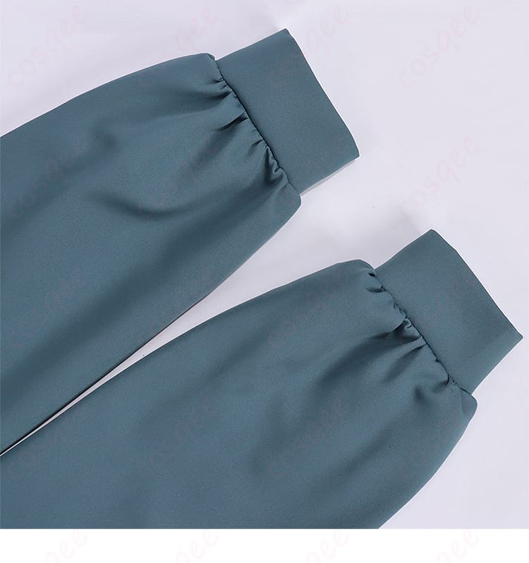 袖装飾の細部。可動を妨げない設計とデザイン性の両立が分かるカフス周り。