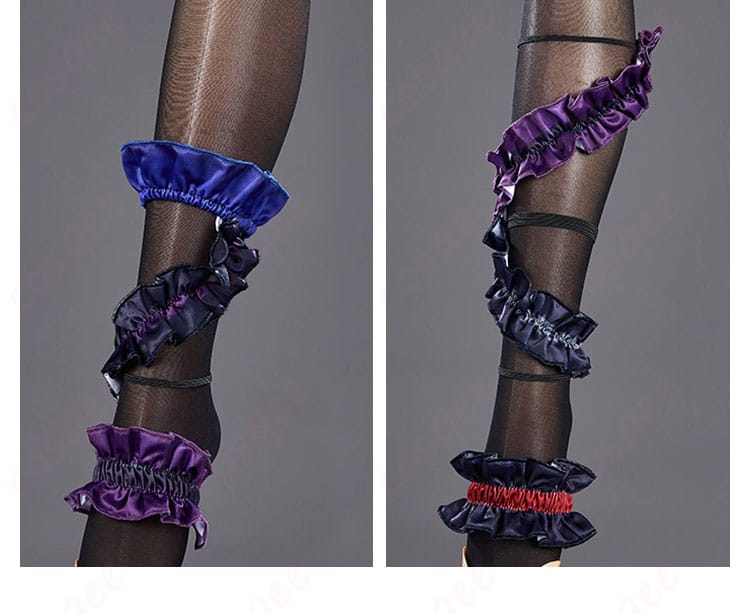 暁山瑞希 knitting colors コスプレ衣装の足飾りディテール。タイツとの合わせとアクセの形状を確認。