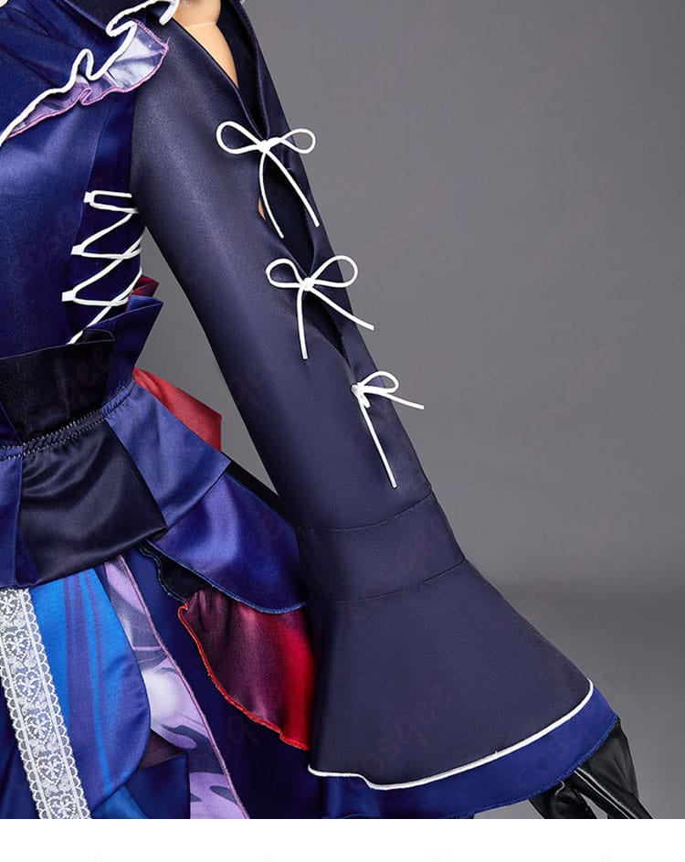 暁山瑞希 knitting colors コスプレ衣装の袖口ディテール。生地のハリと装飾パーツの質感が分かる近接。