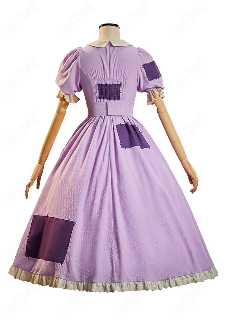 ラガサ コスプレ衣装の背面。背中から裾までのラインと装飾の配置が見える写真