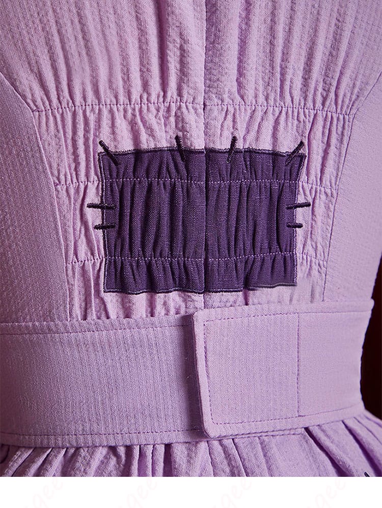 背面装飾のクローズアップ。ドール風テイストを強調する後ろ姿の細部