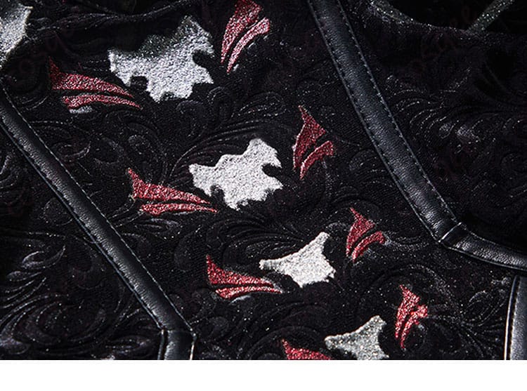 刺繍ディテールの拡大。糸の発色と縫製の整いが伝わる近景ショット。