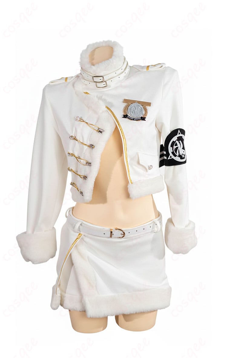 ブラン フォーチュンエクスプレス衣装の正面全体。トップスとショートパンツ、帽子の配置とシルエットがわかる画像。