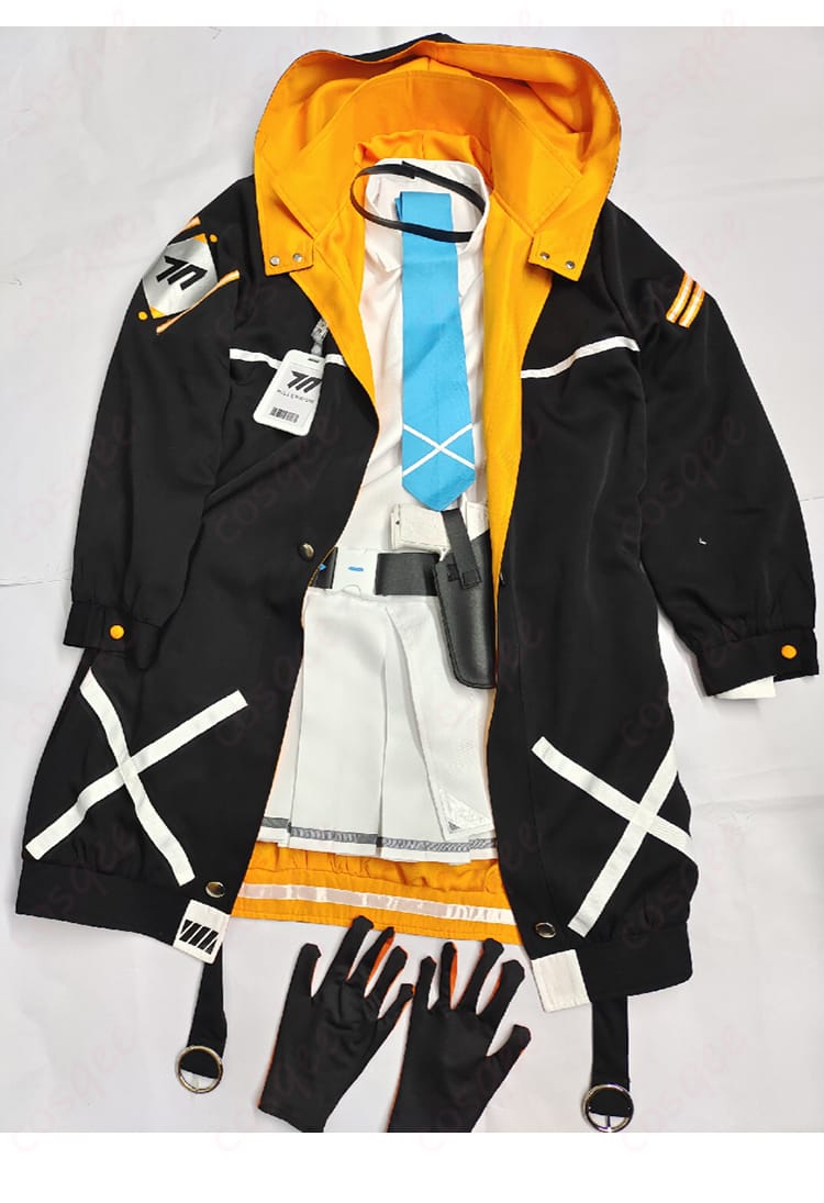 音瀬コタマ コスプレ衣装のセット内容一式。コート、スカート、インナー、ネクタイ、ベルト、手袋、ホルスターを平置きで表示。