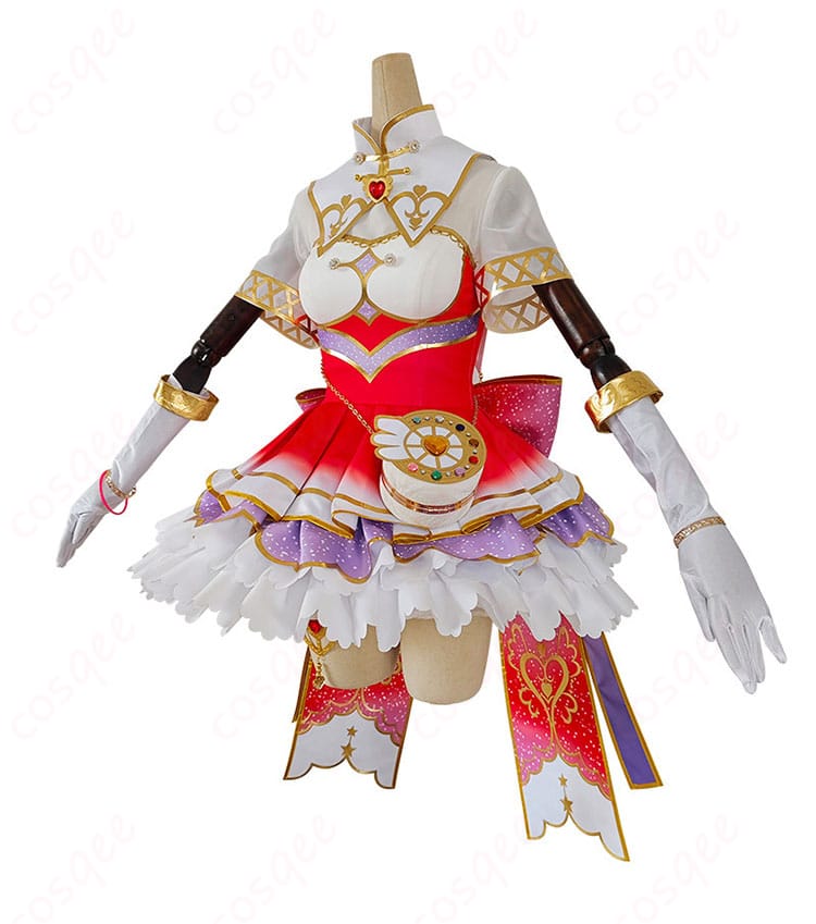 同衣装の側面カット。ハリ感のあるラインとスカートのボリューム、腕周りの見え方が伝わる。