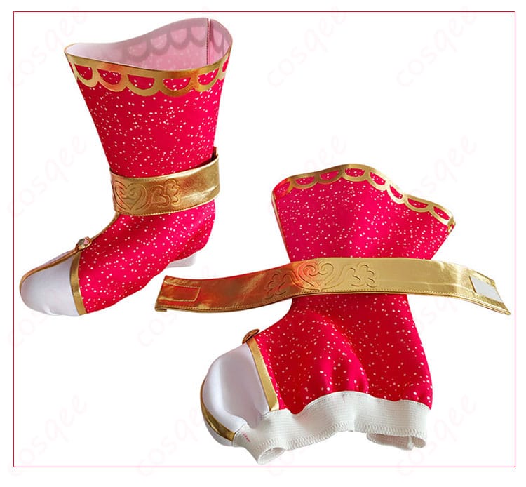 シューズ周りの装飾ディテールのクローズアップ。縁取りや装飾パーツの質感と仕上がりが見える。