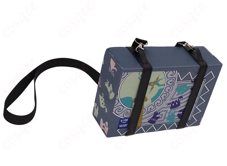 小物ディテールの接写。ネクタイの質感やボタン周りのステッチなど、作り込みと固定感を示すアクセサリー詳細。