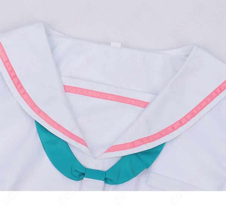 超かぐや姫！酒寄彩葉 学園制服の襟元と装飾ディテールのアップ