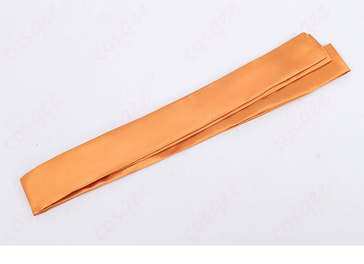 腰まわりの帯・紐飾りディテール。結びの見え方とアクセントの位置関係を確認できる。