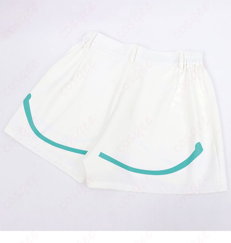 ショートパンツ背面のディテール。切り替えや縫製ラインなど、後ろ姿の印象を確認。