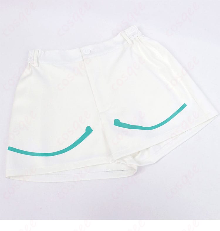 ショートパンツ前面の装飾ディテール。ウエスト周りの作りとステッチの表情が分かる。