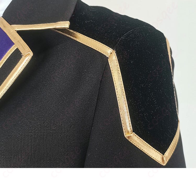 肩から袖にかけての切り替えディテール。ライン取りとパイピングの精度を強調。