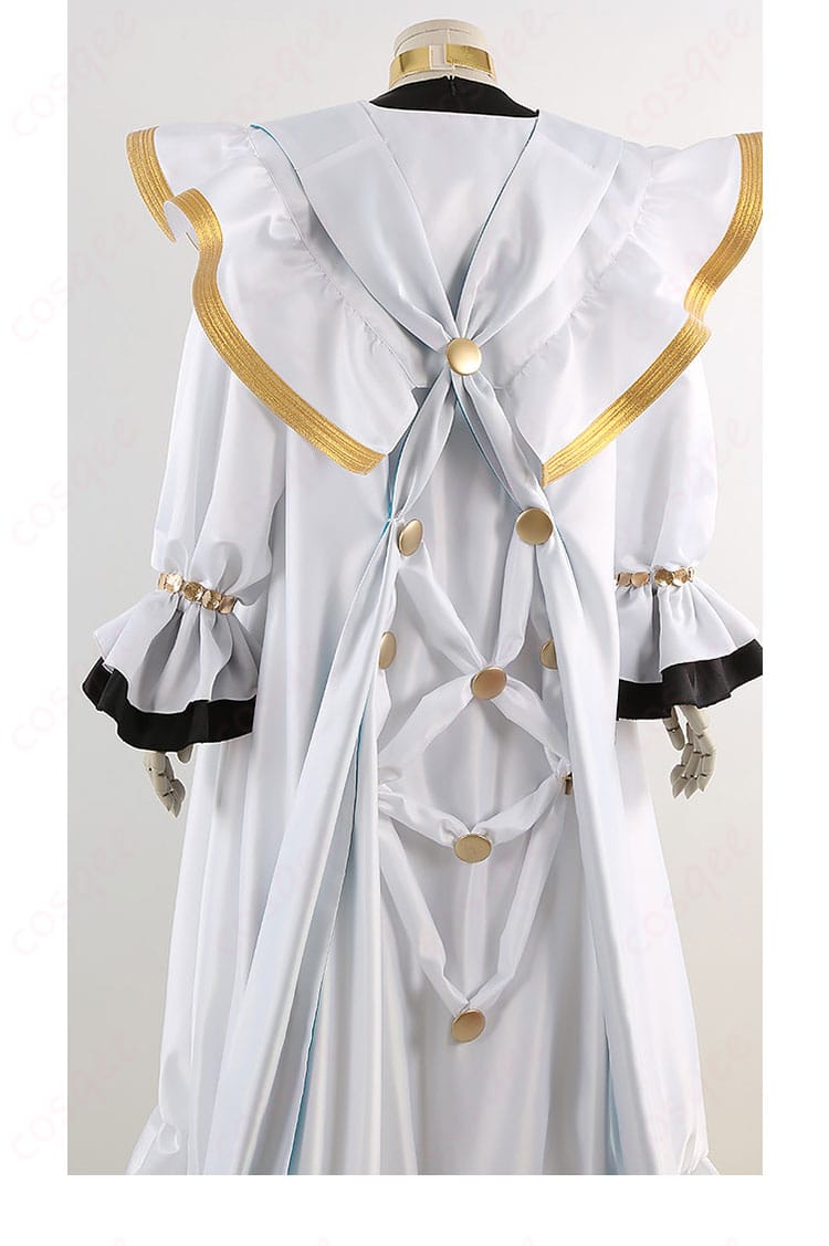 背面の装飾ディテール。背中の切り替えと装飾配置、シルエットの整い方を表示。