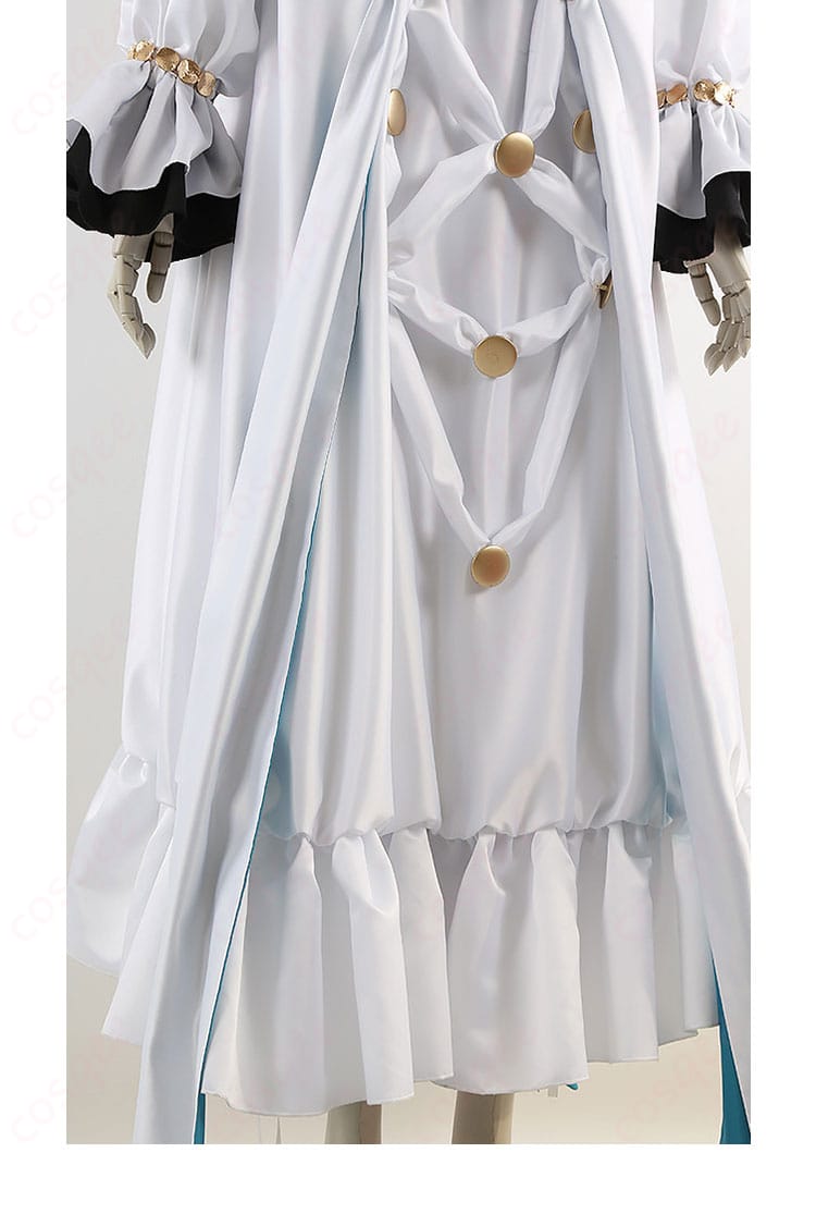 コート裾の装飾ディテール。ヘムラインの配色と縁取りの質感が分かる。