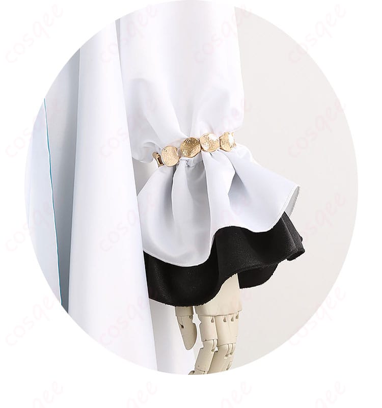 袖口の装飾ディテール。カフ周りのラインとアクセントの近接画像。