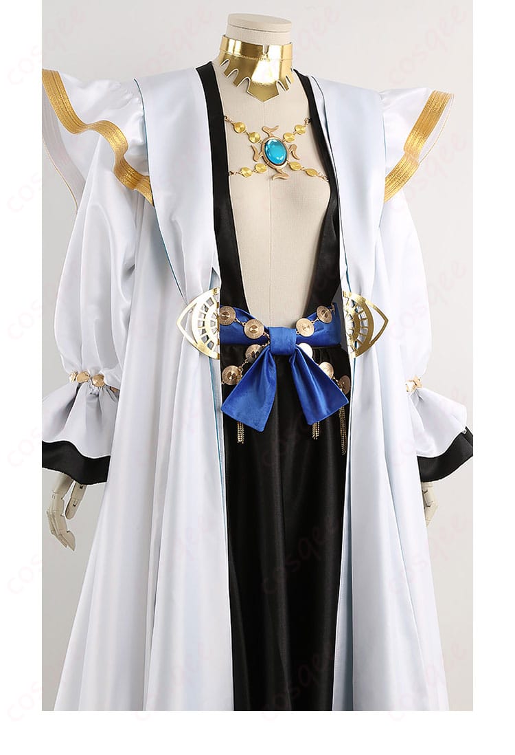 襟元と前立て周辺の装飾ディテール。縁取りとパーツ配置が分かるアップ。