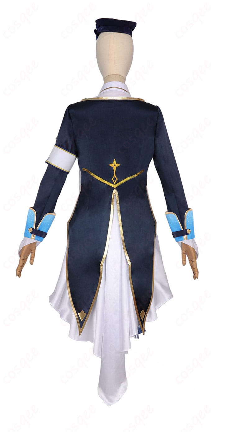 にじさんじ 栞葉るり 共通衣装コスプレの背面。コートのシルエットや裾のバランス、ソックスとの合わせが確認できる画像。