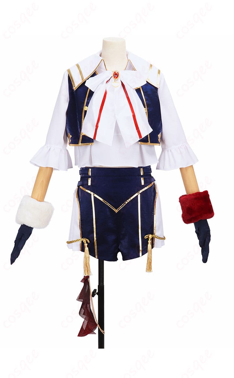 ドーラ 共通衣装コスプレの正面。コートのラインとスカーフの配置、ショートパンツの丈感が分かるフロントビュー。