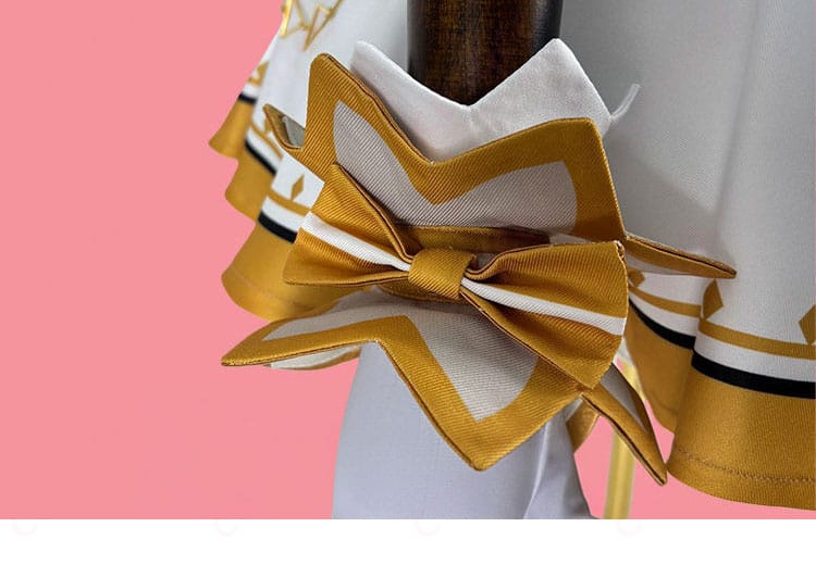 ホロライブ 百鬼あやめ アイドル衣装の腕飾りディテール。手首飾りとのバランスが分かる。