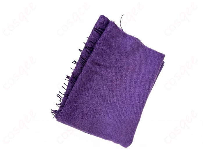 マフラーの編地と巻き方ディテール。ボリューム感と色調でセイバーの清楚さを演出。