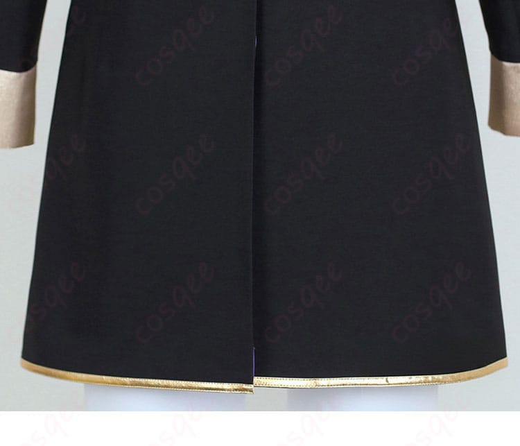 背面裾のデザインラインとベント付近のディテール