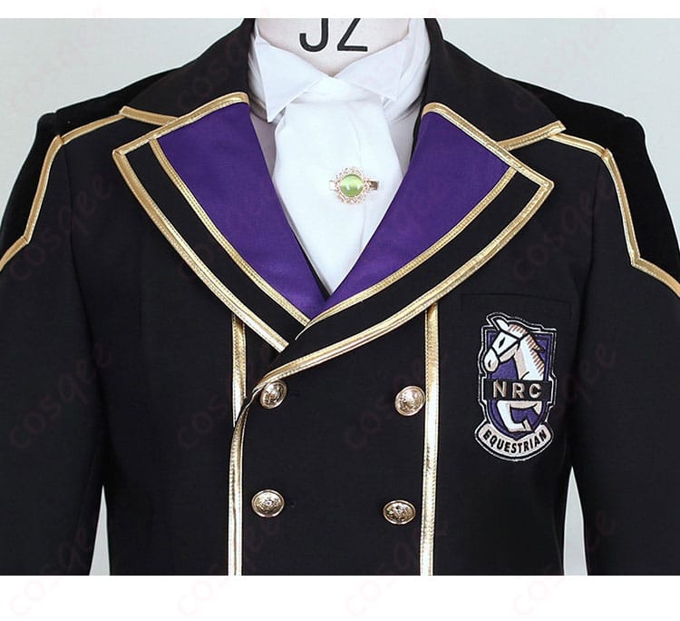 襟元とラペルのデザイン・縫製が分かるアップ