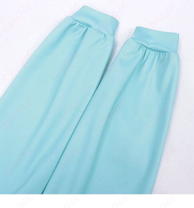 ブルーパーカーの袖口周りのステッチとリブの質感