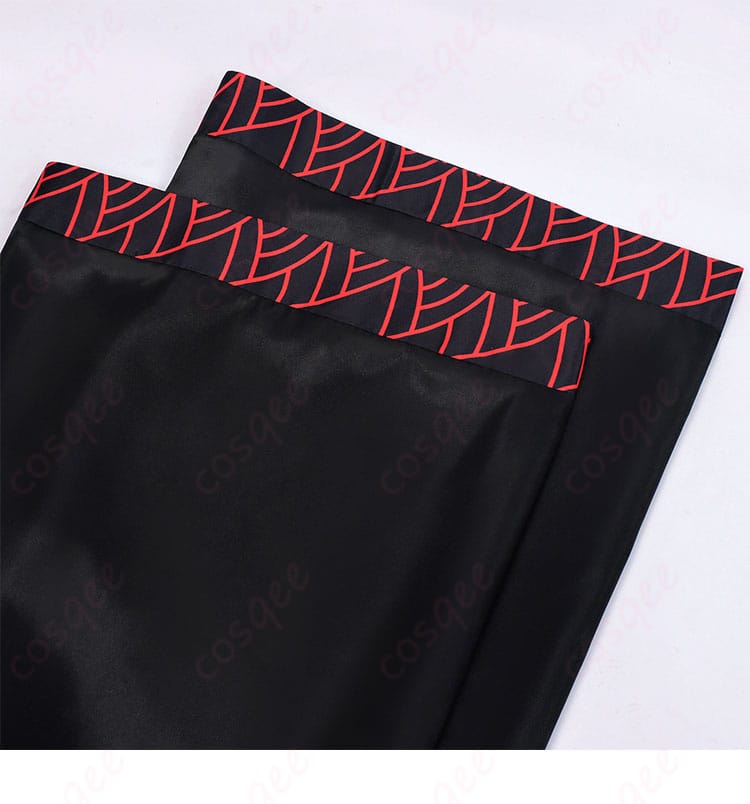 外套袖口の装飾ディテール（トリムとボタン）