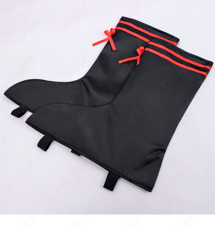 靴カバーの装飾ディテール（甲パーツとライン）