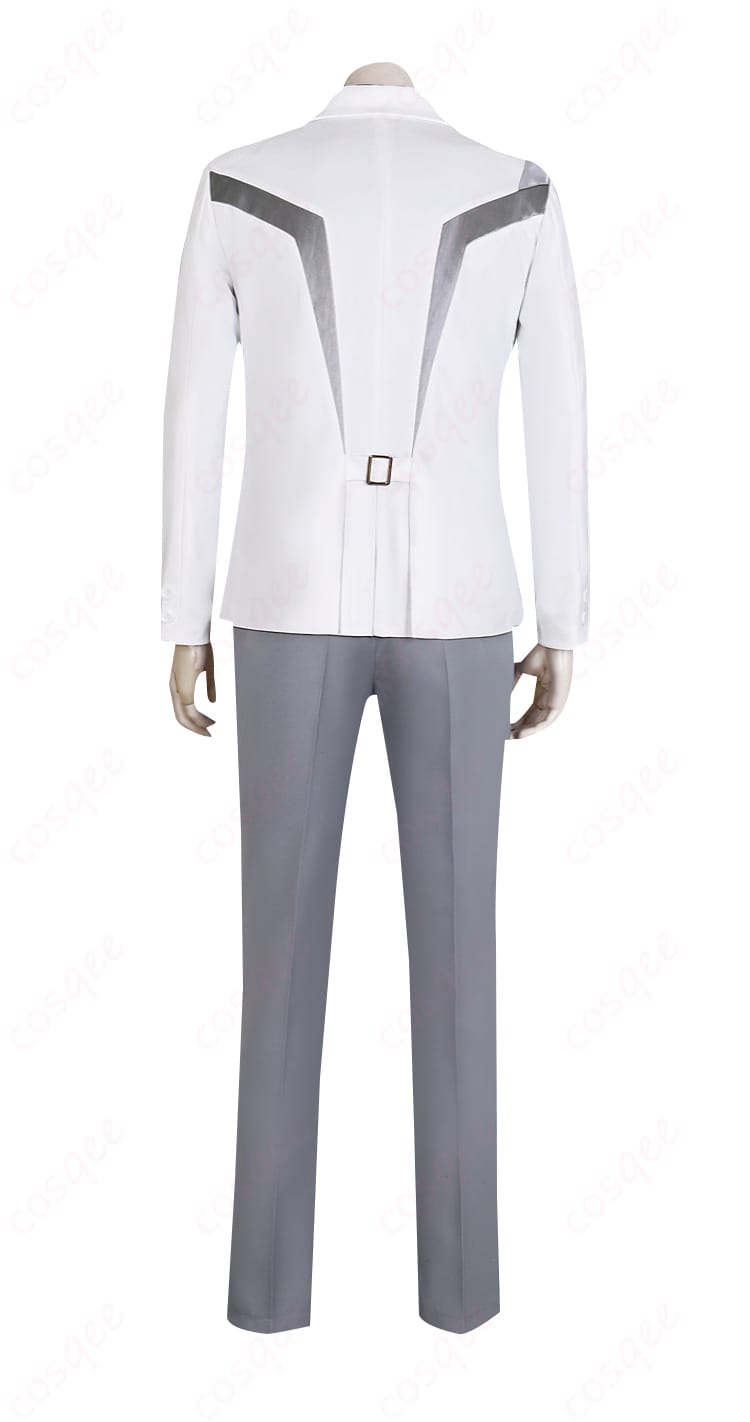 セイヤ 銀色の意志 コスプレ衣装の背面。背中の切替デザインとコート丈のバランスを詳細に表示。