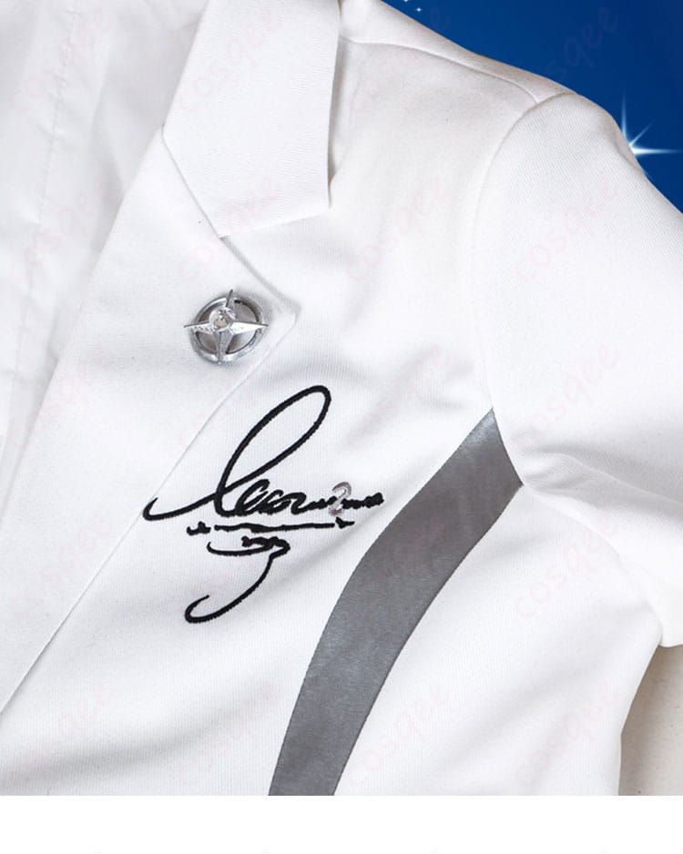 セイヤ 銀色の意志 コスプレ衣装 胸元レタリングの近接図。発色と配置の再現度を確認可能。