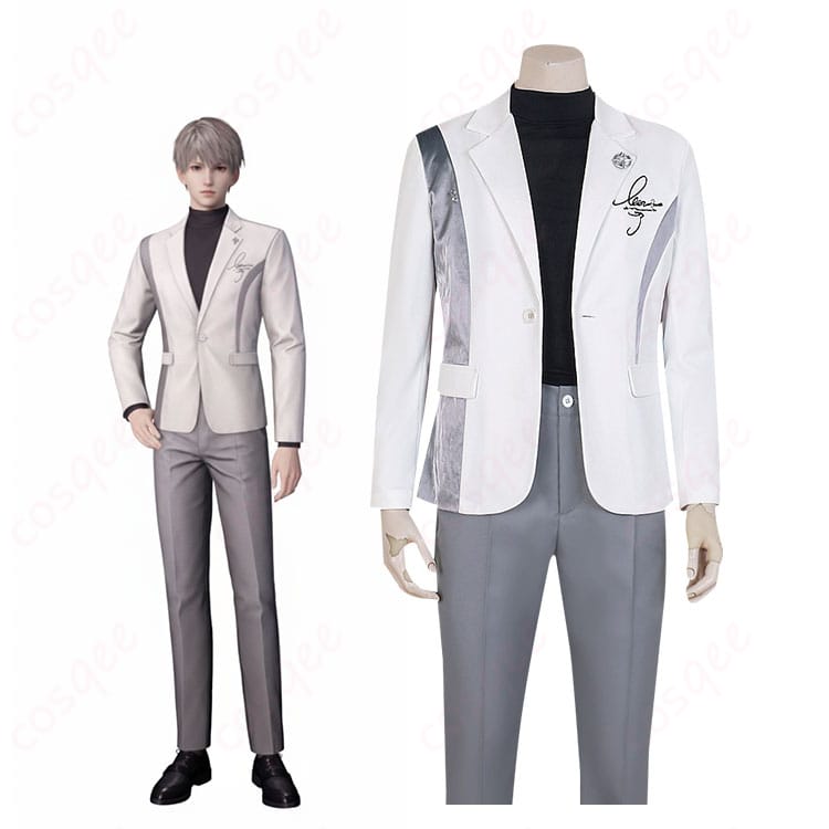 セイヤ 銀色の意志 コスプレ衣装を着用した全身イメージ。コートの直線的シルエットと胸元レタリングを強調。