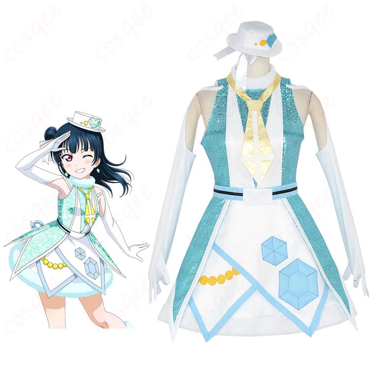 モデル着用の津島善子「聖なるリトルデーモン」フルコーデ全身。デビル風ワンピースと髪飾り・ベルト・手袋のトータル雰囲気が分かる写真