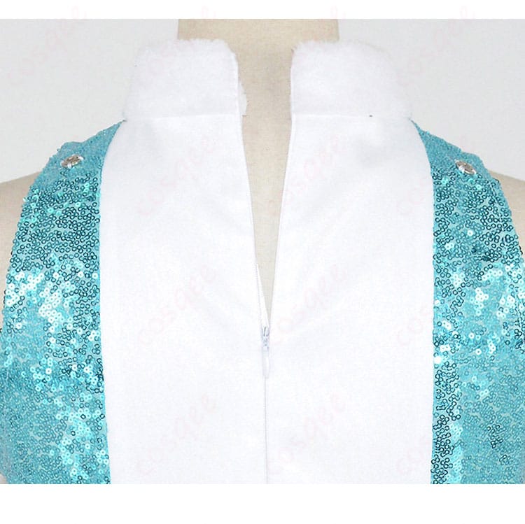 背面ファスナーのアップ。ファスナーの縫い代処理と持ち手、背中心の仕立ての丁寧さが確認できる