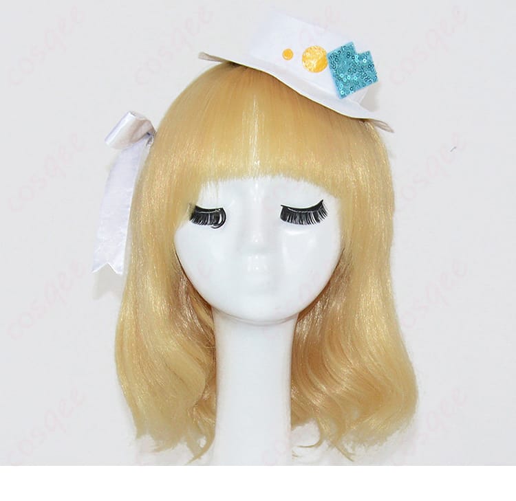 髪飾りディテール。クリップとピンの固定方式、装飾の立体感と艶感が分かる接写