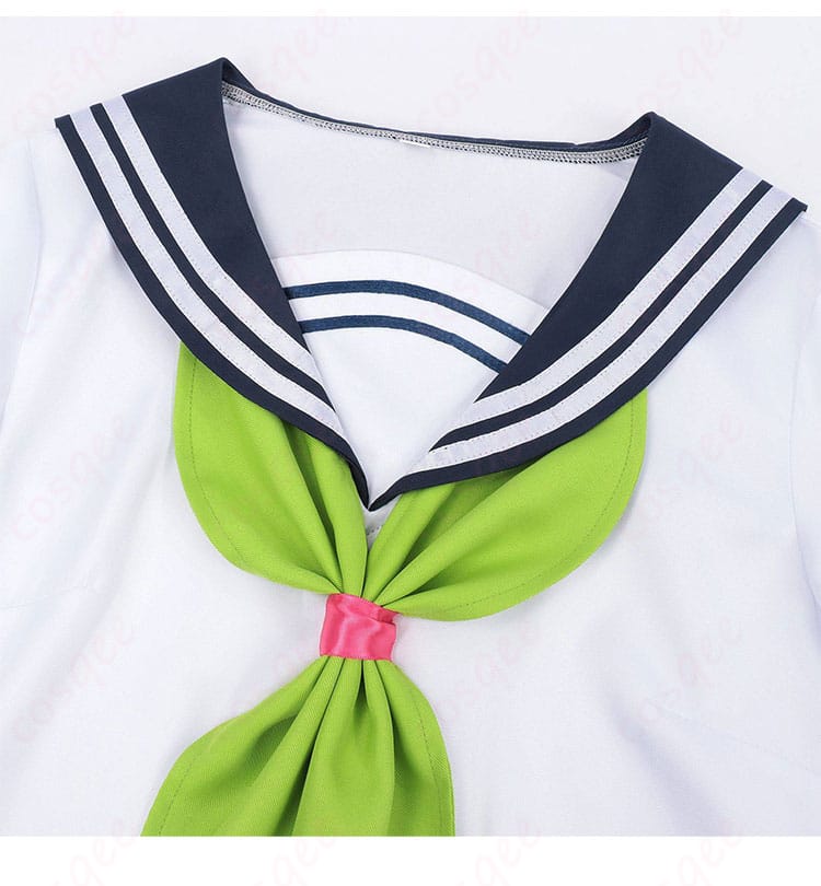 鈴木みゆ 制服コスプレ 襟元装飾のアップ