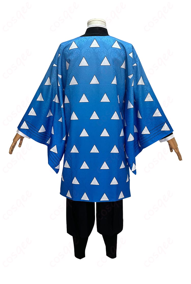 獪岳コスプレ 背面全体。羽織の落ち感とシルエット、ベルト位置の収まりを確認できる