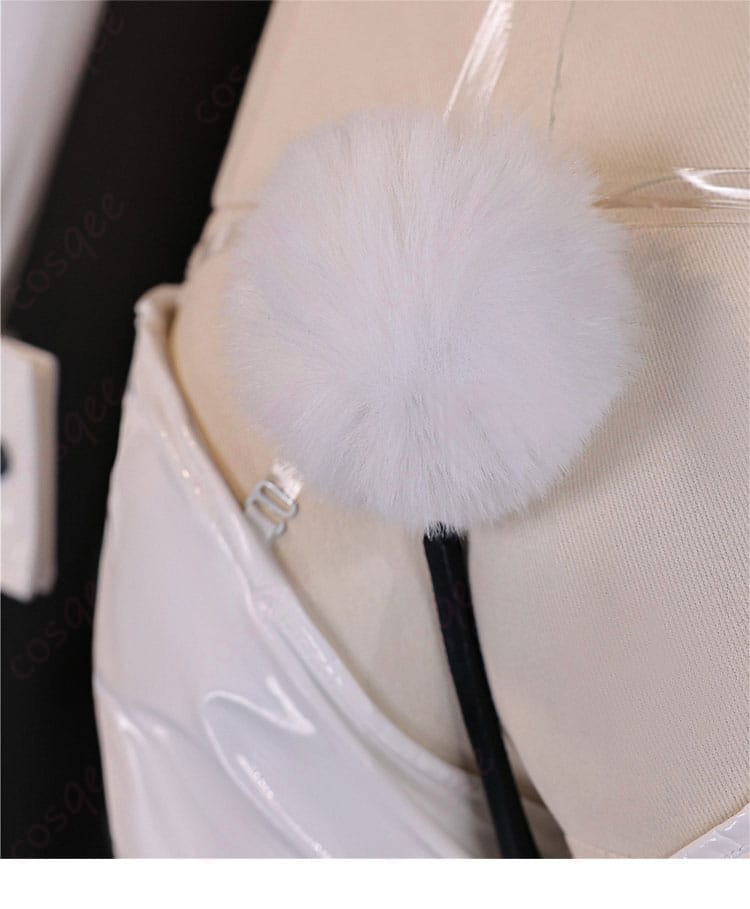 尻尾アクセサリーの形状と取り付け位置を示すディテール画像