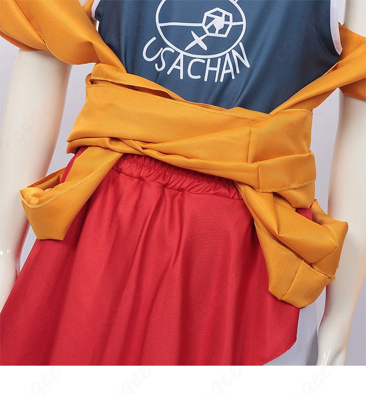 腰周りの装飾ディテール。レイヤー重ねとアクセントパーツの配置を強調