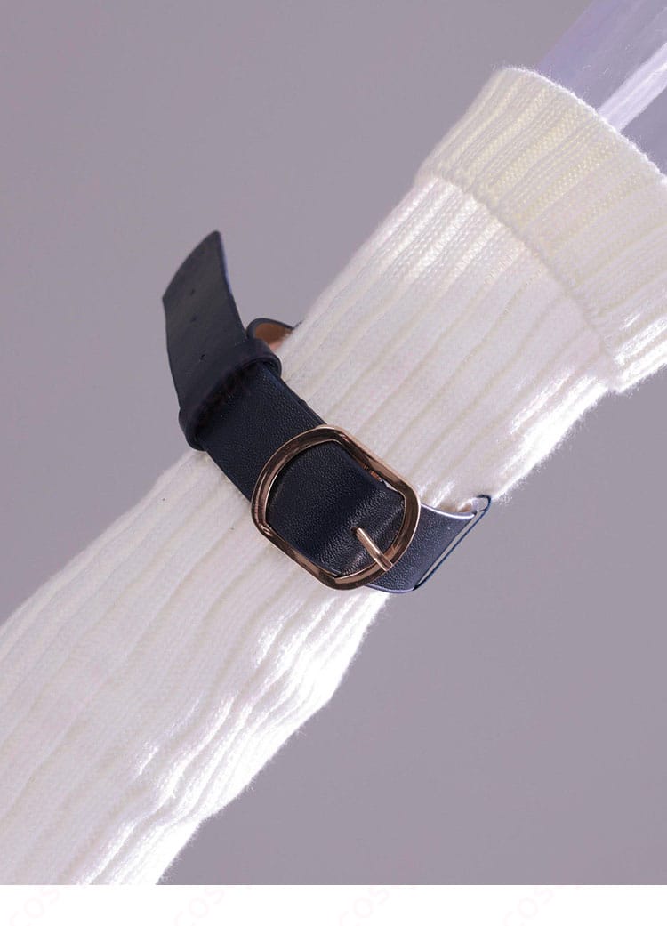 靴下の編み上げ風レースアップ装飾のディテール