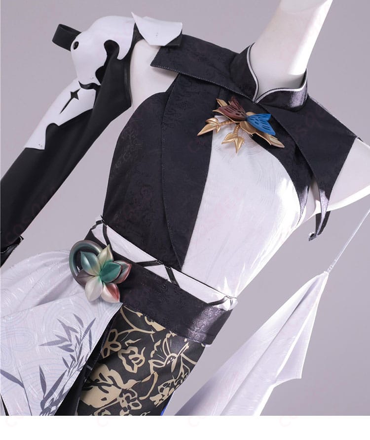 胸飾りと腰飾りの意匠・固定方法のディテール