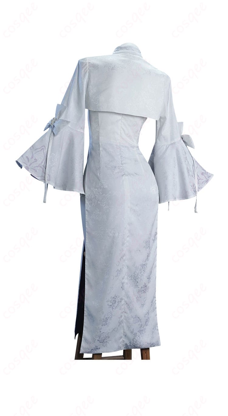 95式 グレース ドレスの背面デザインと裾ラインのディテール