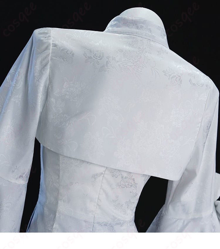 背面ボタン・縫製ライン・コートのベント周りの詳細