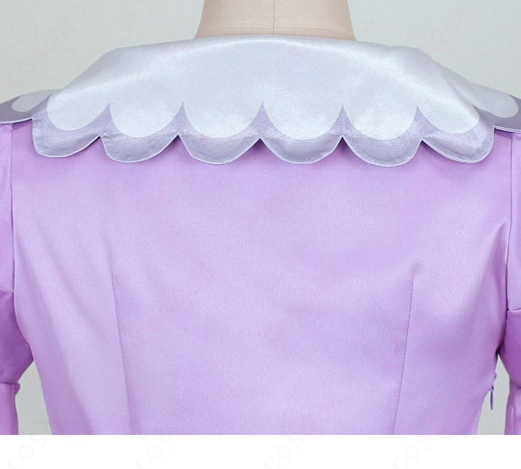 ユカリ衣装の背面装飾詳細。後ろ開きと装飾パーツの配置