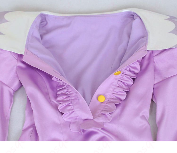 ユカリ衣装の襟元アップ。スカーフの結び目と生地質感