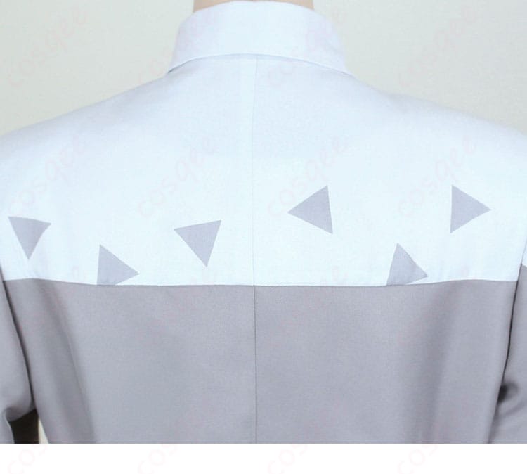 背面の縫製ディテール。ファスナー付近の補強縫いとシルエットライン